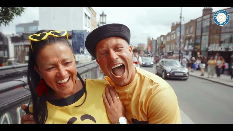 Laughter Attack — oficiālais mūzikas video ar Agnes Jones